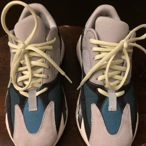 Yeezy boost 700 wave runners solid grey